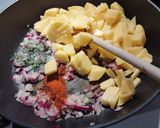 Krumplis tészta ecetes ubi salival recept fázis 1 fotója