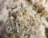A picture of step 5 of Alu and fresh meethi ke parathe.