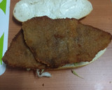 Foto del paso 4 de la receta: Bocadillo de ternera empanada con tomate, escarola y mayonesa