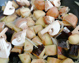 Foto del paso 5 de la receta: Berenjenas y champiñones en salsa de cacahuete