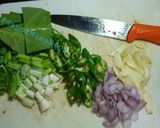 Foto langkah ke 2 dari resep Tumis Kuping Cabe Hijau.