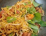 Gambar langkah 3 resipi 👩‍🍳Mee Goreng Cendawan Sosej.