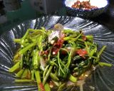 Foto langkah ke 5 dari resep Tumis kangkung terasi.