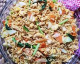 Foto langkah ke 6 dari resep Mie goreng ala solaria.
