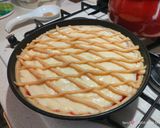 Foto del passaggio 4 della ricetta Crostata speziata con crema pasticcera e confettura di fragole