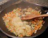 Foto del paso 3 de la receta: Calabacines rellenos de quinoa y verduras