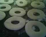 Foto del paso 3 de la receta: Rosquitas y bolitas de frailes rellenas de dulce de leche!!!