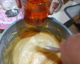 Foto langkah ke 8 dari resep Bolu Karamel atau Bolu Sarang Semut.