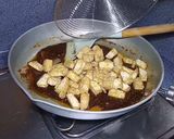 Foto langkah ke 4 dari resep Tahu goreng masak pedas.