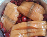 Foto del paso 2 de la receta: Salmón al horno con cerezas