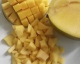 Une image de l'étape 1 de Milkshake fraise mangue.