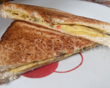 A picture of step 7 of Egg in Bread Toast.