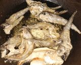 Foto langkah ke 2 dari resep Ikan Asin Asam Manis Pedas.