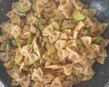 Foto del passaggio 4 della ricetta Farfalle alle zucchine & pangrattato..🥰🥰