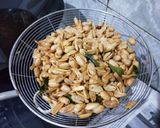 Foto langkah ke 7 dari resep Kacang Goreng Daun Jeruk.