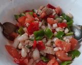 Foto del paso 4 de la receta: Ensalada colorida de alubias y atún