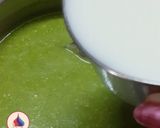 A picture of step 4 of Broccoli Almond Soup.