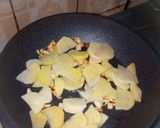 Foto langkah ke 2 dari resep Spanish Potato Omelette.