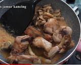 Foto langkah ke 3 dari resep Semur Ayam Jamur.