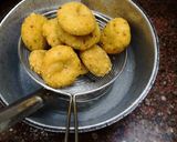 A picture of step 4 of Jain rava dahi vade.