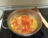 Foto del paso 2 de la receta: Calamarcitos con tomate