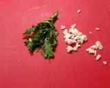 Foto del paso 2 de la receta Jurel con ajo y perejil al horno