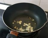 Hình bước làm 3 của món Bò xào cần, hành tây