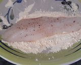 Foto del paso 1 de la receta: Merluza frita con harina de garbanzo