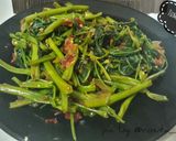 Foto langkah ke 4 dari resep Tumis Kangkung (tips agar tetap hijau).