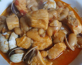Foto del paso 4 de la receta: Alubias con salmón y almejas