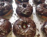 Foto langkah ke 5 dari resep Donat Triple Cokelat.
