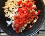 Foto del paso 2 de la receta: Tuco o salsa de pollo económico