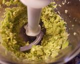 Foto del paso 3 de la receta Crema de calabacín con aguacate y cacahuetes