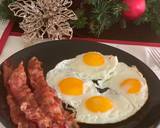 Foto del paso 2 de la receta Sunny Side Up eggs with bacon
