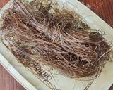 Foto langkah ke 2 dari resep Soun Hitam Goreng.