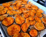 Ünnepi lazacos bruschetta sajtrácson, kapros mártással recept fázis 3 fotója
