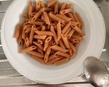 Foto del passaggio 2 della ricetta Pasta integrale con sugo al pomodoro e stracchino