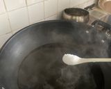 A picture of step 2 of Spaghetti pedas Singapore.