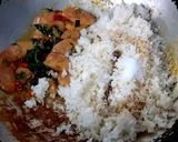 รูปขั้นตอนการทำที่ 3 ของ ข้าวผัดใบกระเพราแหนมไก่