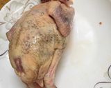 Hình bước làm 1 của món Chim bồ câu rang gừng, rau răm