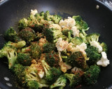 Foto del paso 2 de la receta: Brócoli y coliflor con quinoa🥦