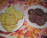 Foto del paso 3 de la receta: Simple o elaborado juntada con amigos: galletitas paté de trucha, morcilla, puré de zanahoria