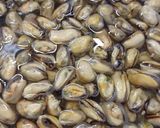Foto del paso 1 de la receta: Arroz con mejillones, surimi, azafrán y pimentón