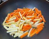 Foto langkah ke 1 dari resep Tumis Kapri Wortel Putren Jamur Shimeji.