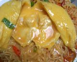 Foto langkah ke 7 dari resep Mi instan dua rasa toping telur lumer.