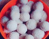 नारियल लड्डू (Nariyal laddu recipe in Hindi) रेसिपी चरण 4 फोटो