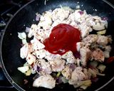 A picture of step 2 of My Sriracha Chicken with Spinach🤗 nom.