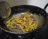 A picture of step 3 of Leftover roti noodles.