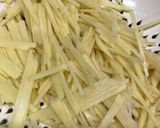 Hình bước làm 1 của món Khoai tây xào kiểu Tứ Xuyên (món người Hoa)