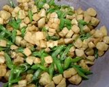 Foto langkah ke 6 dari resep Oseng kering buncis tahu (oseng tanpa air).